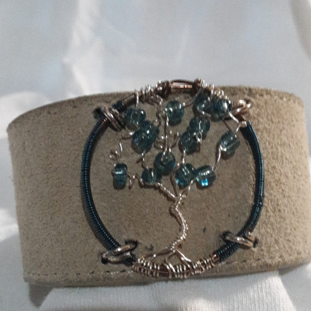Suede cuff - Picture 2 of 2
